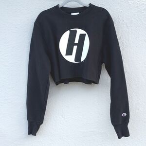 CHAMPION Reversed Weave “H” Cropped Sweatshirt | Like New | Cozy Casual Crew